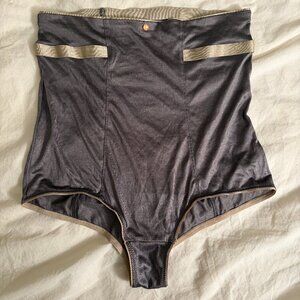 Silk high-rise underwear in grey, European luxury Wundervoll